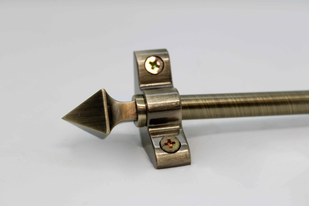 Princes Metal Ashford stair rod — Antique Brass finish with Pyramid finial