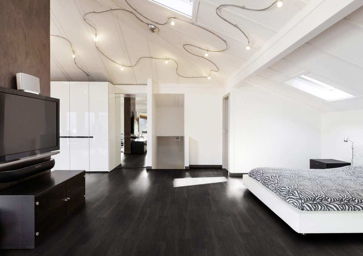 Luvanto Click+ Plank (2.20 m²) – Black Ash